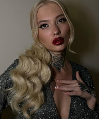 Алиса, 23